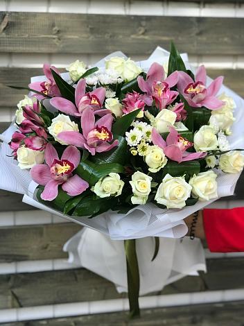 Букет цветов из: Розы и Хризантемы в Нестерове