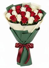 Букет Микс из красных и белых роз в Нестерове