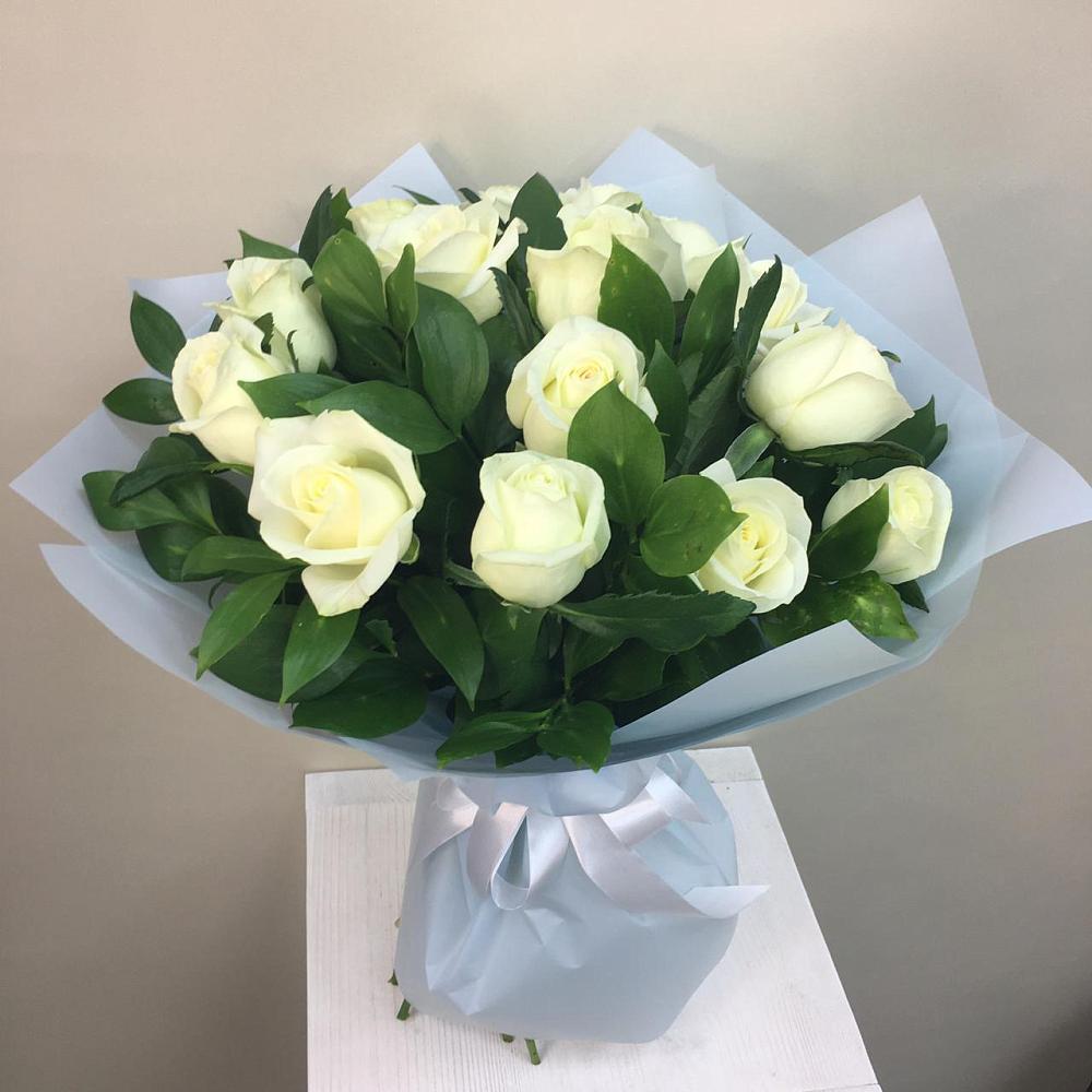 Букет 15 Белых роз Проуд в Нестерове
