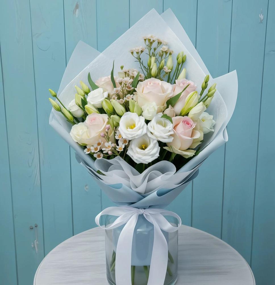 Букет цветов из: Розы и Лизиантусы в Нестерове