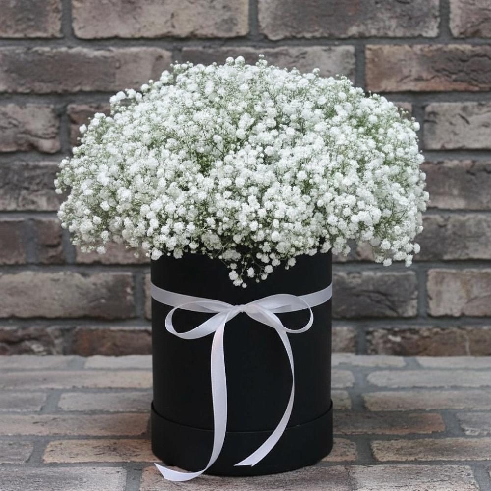 Цветочная композиция из Гипсофила в шляпной коробке в Нестерове