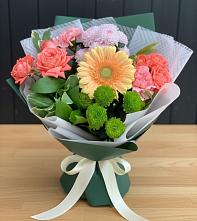 Букет цветов из:  Гвоздики, Розы, Герберы и Хризантемы в Нестерове