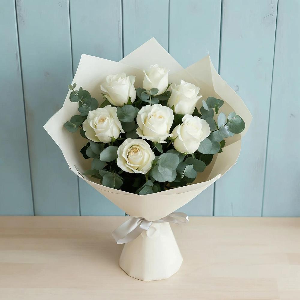 Букет Белые розы в Эвкалипте в Нестерове
