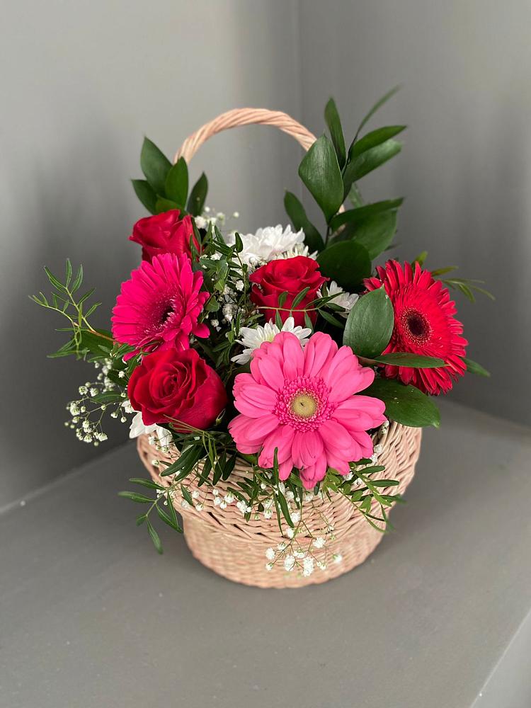 Цветочная композиция из Розы, Хризантемы и Герберы в корзине в Нестерове