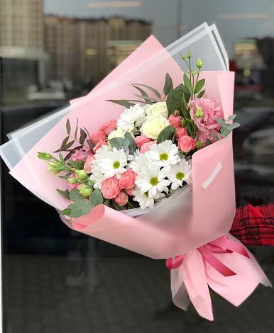 Букет цветов из: Розы, Лизиантусы и Хризантемы в Нестерове
