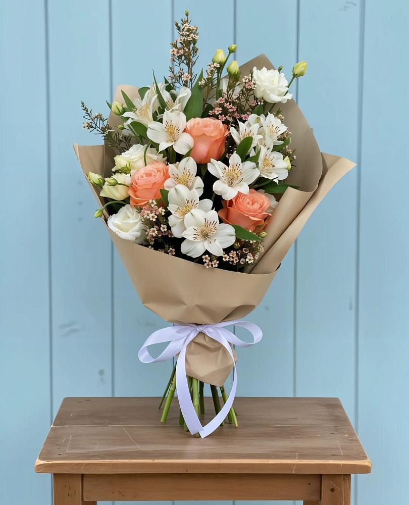 Букет цветов из: Альстромерии, Лизиантусы, Розы и Хризантемы в Нестерове